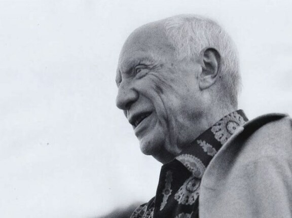 Picasso verfolgt aufmerksam  den Stierkampf - H...