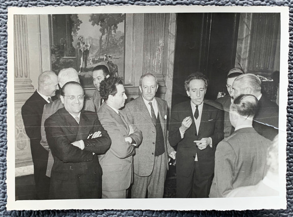 Jean Cocteau anlässlich einer Picasso-Ausstellu...